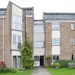 Bright Oxford Apartment